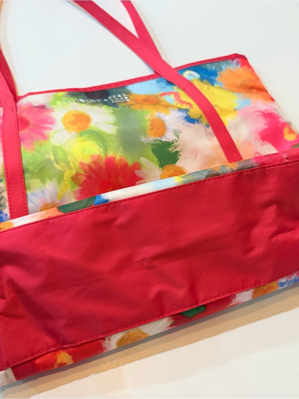 Clinique lightweight Floral Tote Bag & makeup bag in Multicolor with Pink Trim - Picture 14 of 15